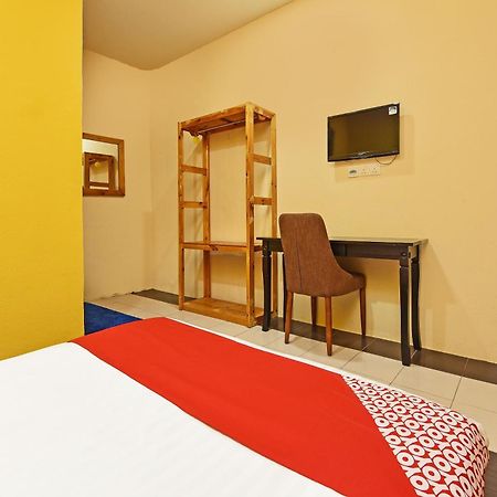 OYO 90561 Awan Biru Motel Pantai Cenang  Bagian luar foto