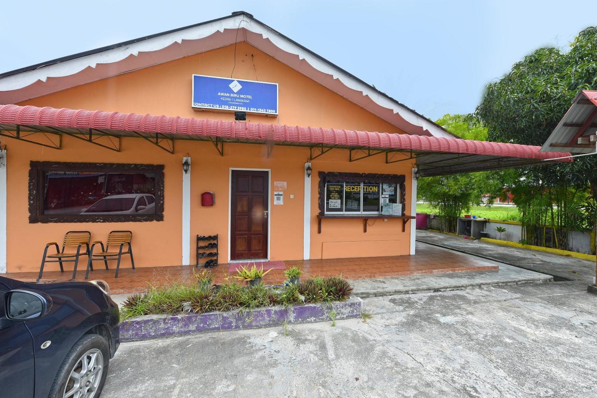 OYO 90561 Awan Biru Motel Pantai Cenang  Bagian luar foto