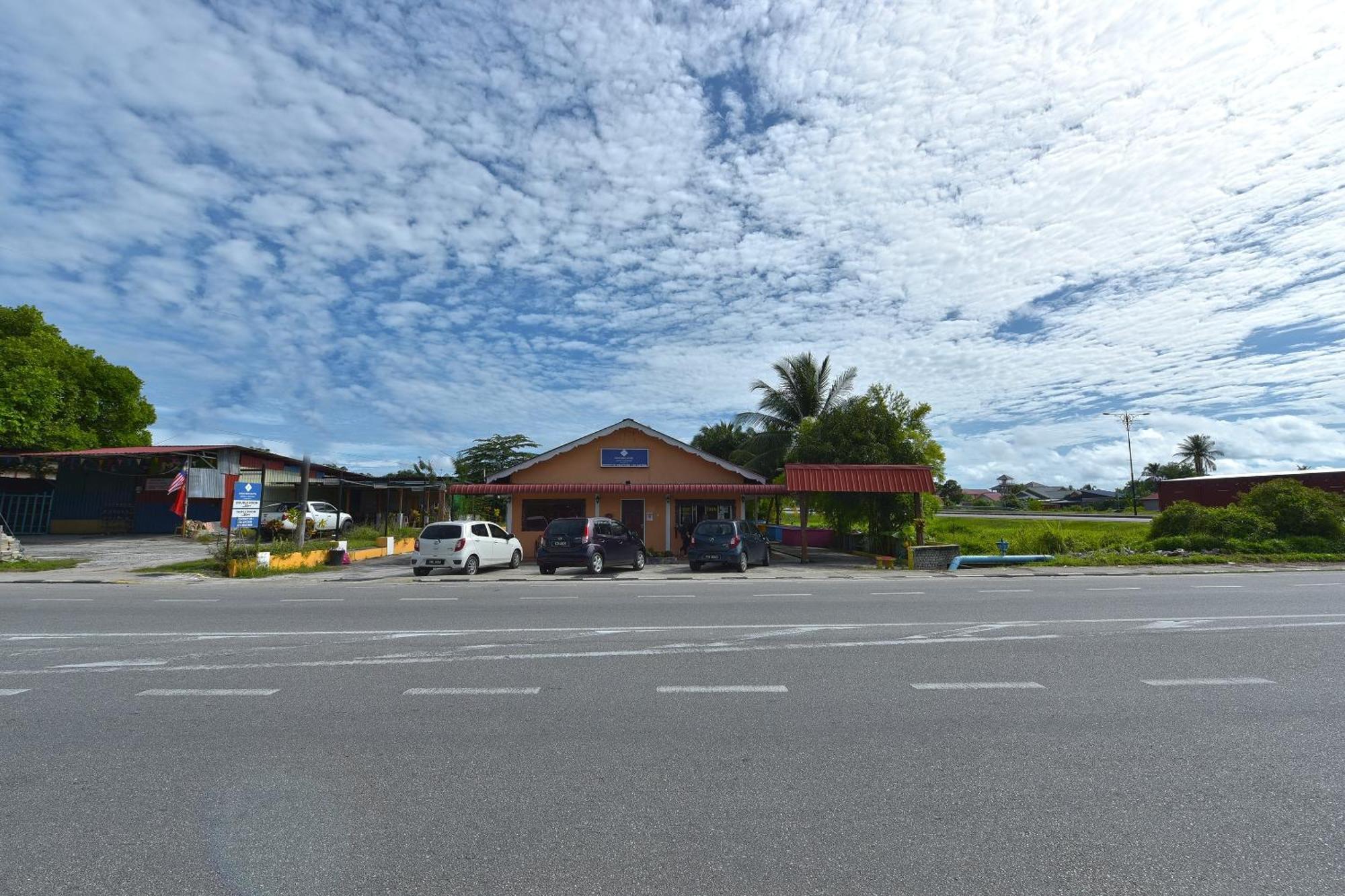 OYO 90561 Awan Biru Motel Pantai Cenang  Bagian luar foto