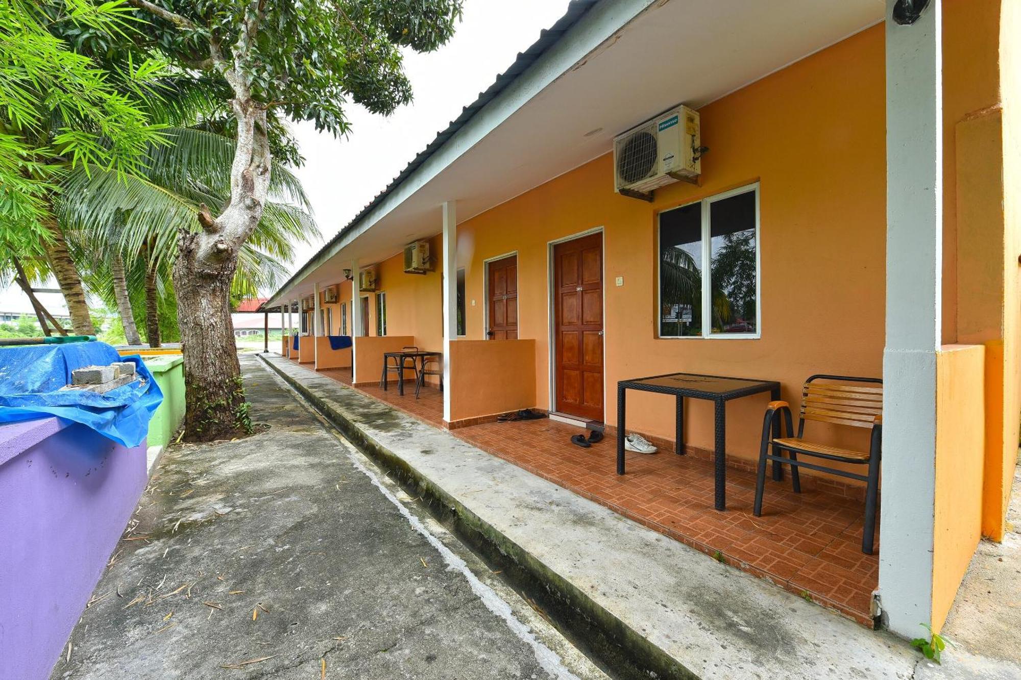 OYO 90561 Awan Biru Motel Pantai Cenang  Bagian luar foto