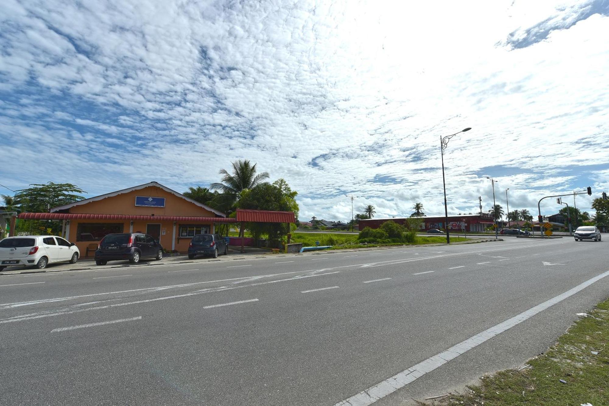 OYO 90561 Awan Biru Motel Pantai Cenang  Bagian luar foto